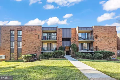 4416 Island Pl #203, Annandale, VA 22003