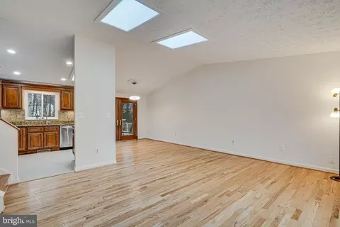 Living - 8496 Rippled Creek Ct, Springfield, VA 22153 photo 4 of 4