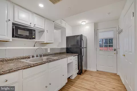 Kitchen - 8496 Rippled Creek Ct, Springfield, VA 22153 photo 5 of 5