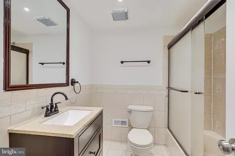 Bath - 8496 Rippled Creek Ct, Springfield, VA 22153 photo 2 of 3