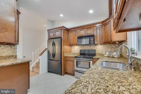 Kitchen - 8496 Rippled Creek Ct, Springfield, VA 22153 photo 4 of 5