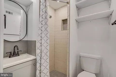 Bath - 8496 Rippled Creek Ct, Springfield, VA 22153 photo 3 of 3