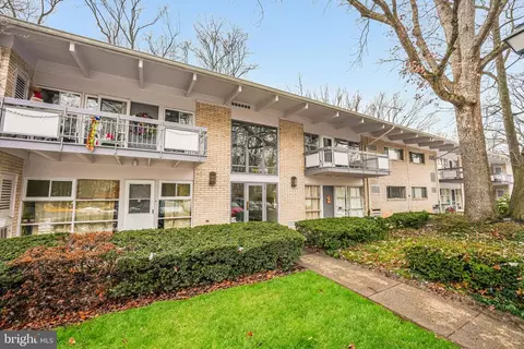 7705 Donnybrook Ct #102, Annandale, VA 22003