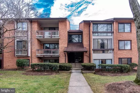 10212 Bushman Dr #224, Oakton, VA 22124
