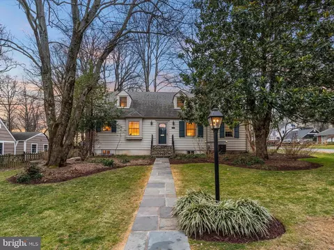2352 Greenwich St, Falls Church, VA 22046