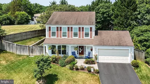 12317 Cliveden St, Herndon, VA 20170