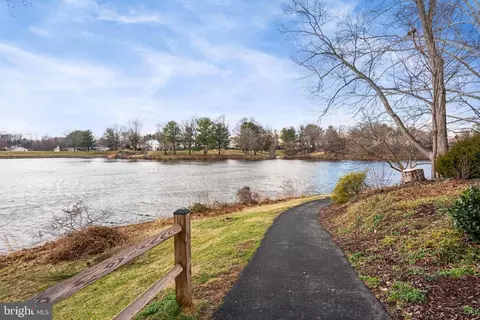 View/Area - 5524 Beaconsfield Ct, Burke, VA 22015 photo 4 of 4