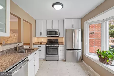 Kitchen - 5524 Beaconsfield Ct, Burke, VA 22015 photo 2 of 5