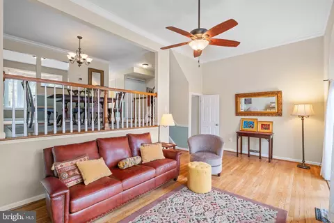 Living - 5524 Beaconsfield Ct, Burke, VA 22015 photo 3 of 7