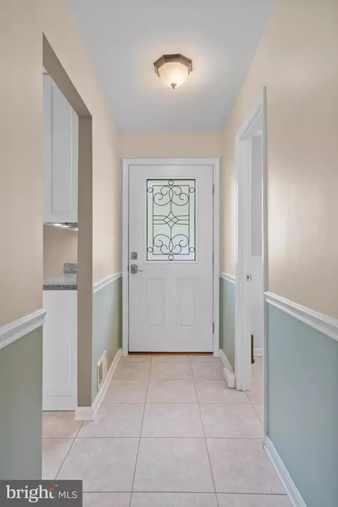 Entry Way - 5524 Beaconsfield Ct, Burke, VA 22015 photo 1 of 2