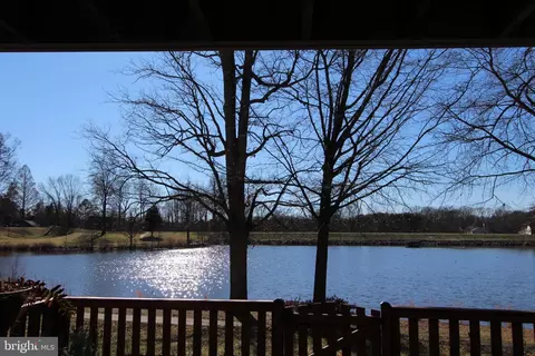 View/Area - 5524 Beaconsfield Ct, Burke, VA 22015 photo 2 of 4