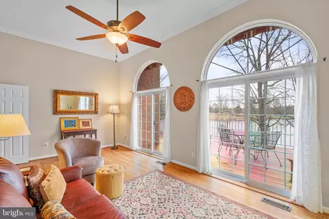 Living - 5524 Beaconsfield Ct, Burke, VA 22015 photo 2 of 7