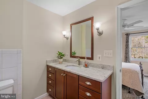 Bath - 5524 Beaconsfield Ct, Burke, VA 22015 photo 2 of 4