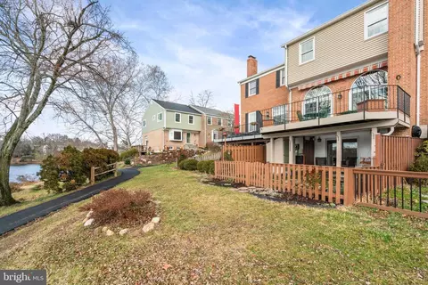Exterior - 5524 Beaconsfield Ct, Burke, VA 22015 photo 8 of 9