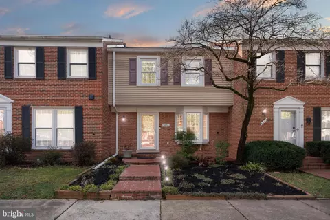 Exterior - 5524 Beaconsfield Ct, Burke, VA 22015 photo 2 of 9