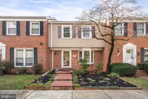 Exterior - 5524 Beaconsfield Ct, Burke, VA 22015 photo 1 of 9