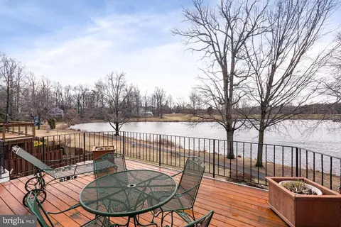 Exterior - 5524 Beaconsfield Ct, Burke, VA 22015 photo 7 of 9