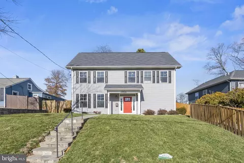 6906 Kenfig Dr, Falls Church, VA 22042