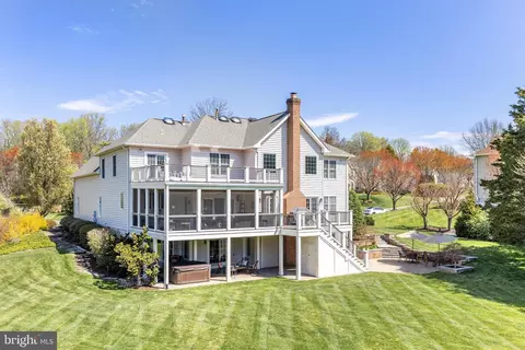 10249 Brittenford Dr, Vienna, VA 22182
