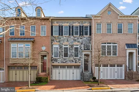 6769 Darrells Grant Pl, Falls Church, VA 22043
