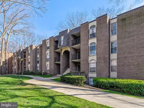 3308 Woodburn Village Dr #3308-24, Annandale, VA 22003