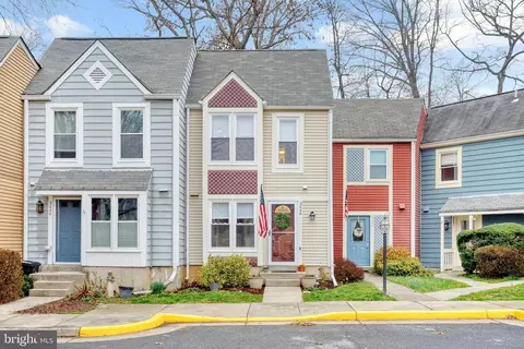 2048 Whisperwood Glen Ln, Reston, VA 20191