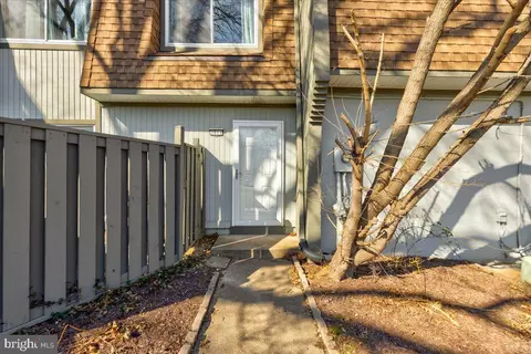 3811 Joshua Pl #D, Alexandria, VA 22309