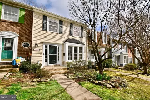 9015 Giltinan Ct, Springfield, VA 22153