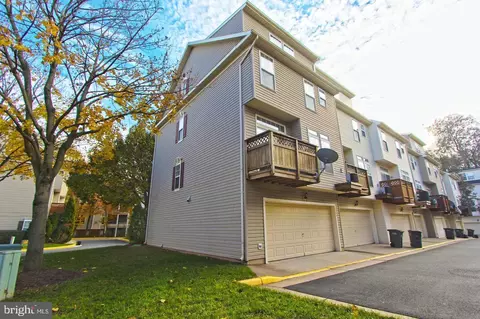 4300 Stevens Battle Ln, Fairfax, VA 22033