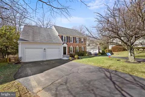 9625 Woodedge Dr, Burke, VA 22015