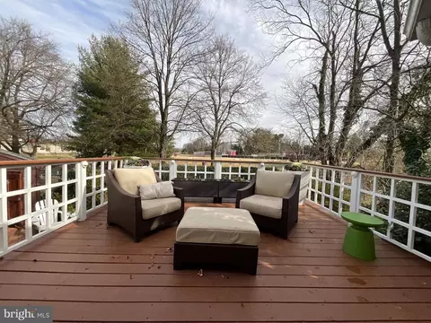 Exterior - 7005 Sea Cliff Rd, Mclean, VA 22101 photo 5 of 7