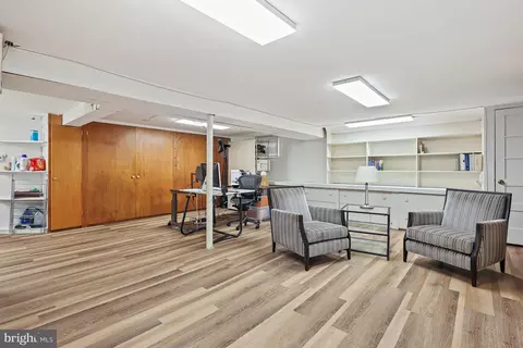 Living - 7005 Sea Cliff Rd, Mclean, VA 22101 photo 5 of 6