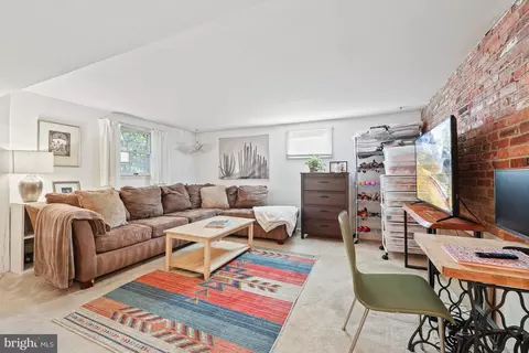 Living - 7005 Sea Cliff Rd, Mclean, VA 22101 photo 6 of 6