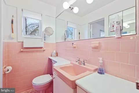 Bath - 7005 Sea Cliff Rd, Mclean, VA 22101 photo 1 of 5