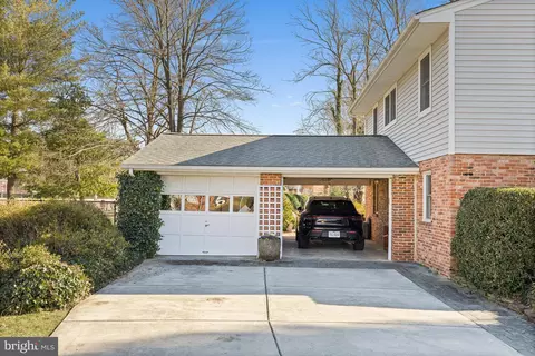 Exterior - 7005 Sea Cliff Rd, Mclean, VA 22101 photo 3 of 7