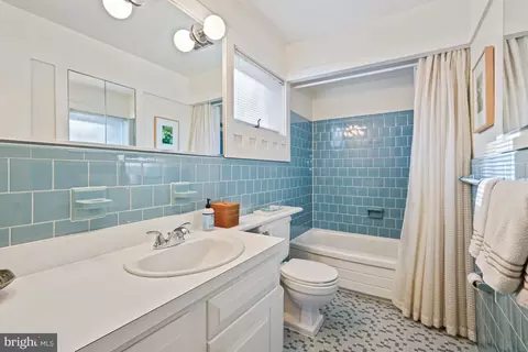 Bath - 7005 Sea Cliff Rd, Mclean, VA 22101 photo 3 of 5