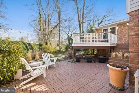 Exterior - 7005 Sea Cliff Rd, Mclean, VA 22101 photo 6 of 7