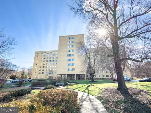 6631 Wakefield Dr #110, Alexandria, VA 22307