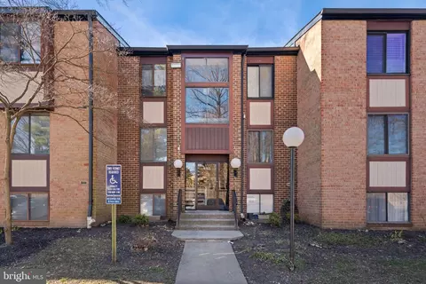 9703 Kings Crown Ct #101, Fairfax, VA 22031