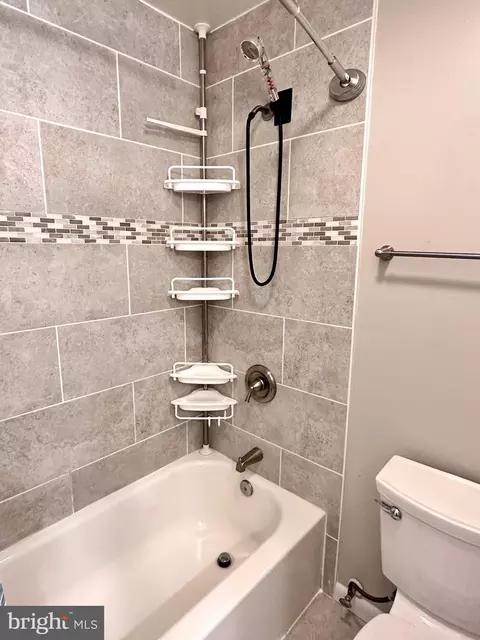 Bath - 6316 Gormley Pl, Springfield, VA 22152 photo 4 of 4