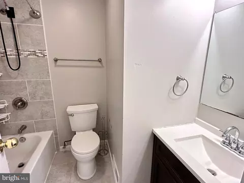 Bath - 6316 Gormley Pl, Springfield, VA 22152 photo 3 of 4