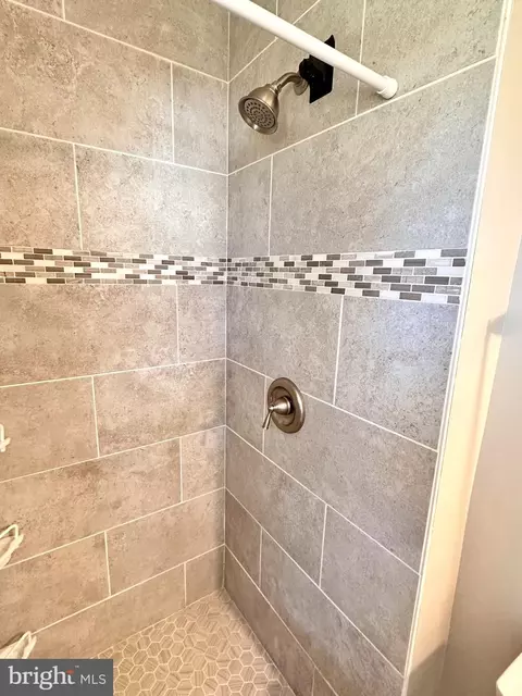 Bath - 6316 Gormley Pl, Springfield, VA 22152 photo 2 of 4