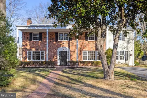 7824 Midday Ln, Alexandria, VA 22306