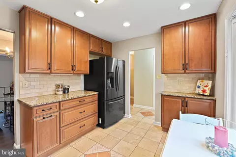 5242 Lonsdale Dr, Springfield, VA 22151 photo 7