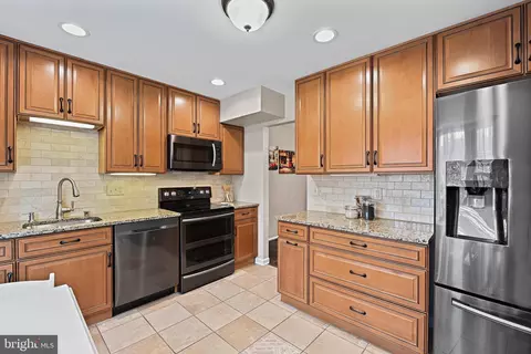 5242 Lonsdale Dr, Springfield, VA 22151 photo 5
