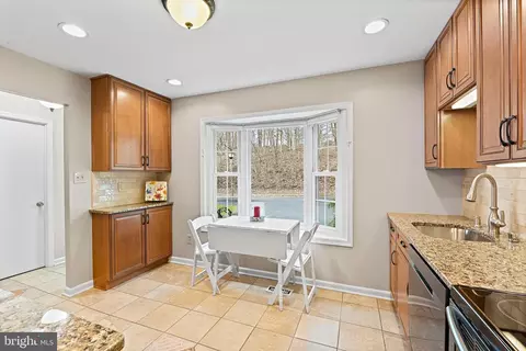 5242 Lonsdale Dr, Springfield, VA 22151 photo 6
