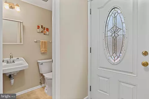 5242 Lonsdale Dr, Springfield, VA 22151 photo 3