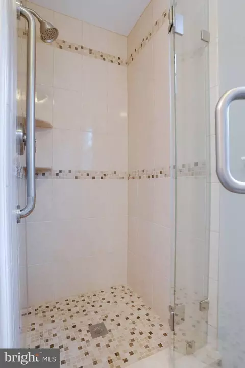 Bath - 7912 Delozier Ct, Springfield, VA 22153 photo 3 of 4