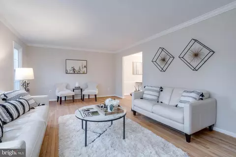 Living - 7912 Delozier Ct, Springfield, VA 22153 photo 2 of 7