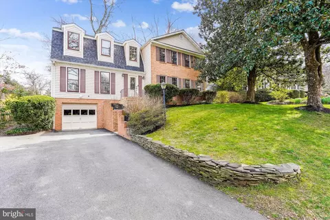 1921 Freedom Ln, Falls Church, VA 22043